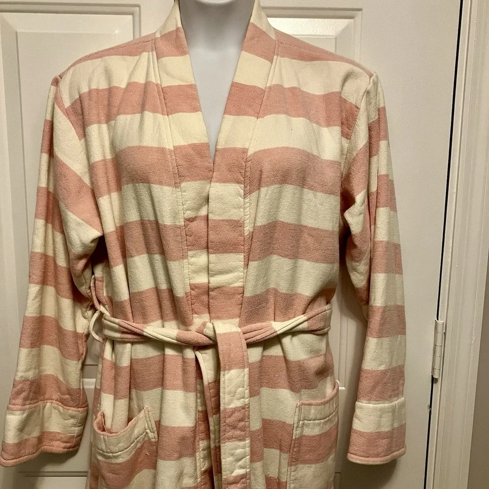 Pottery Barn flattering spring